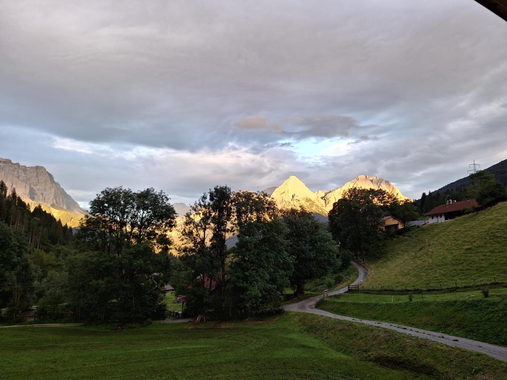 Motthof Apartment Lermoos Bagian luar foto